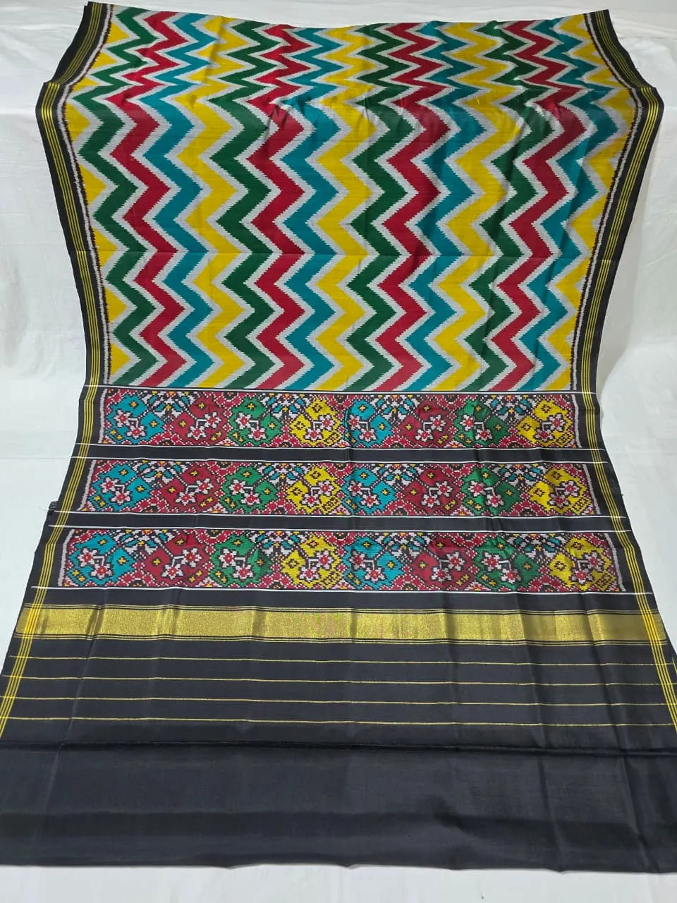 Multicolor Chevron Leheriya Single Ikat Patola Silk Saree
